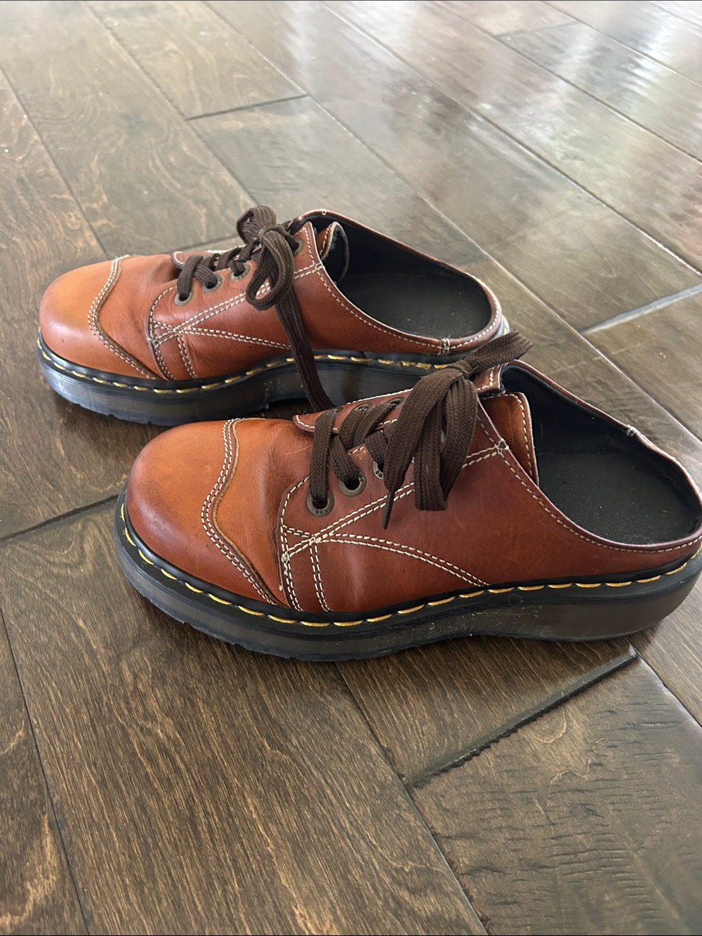 Vintage 1990s Dr. Martens 1A06 lace-up leather mules/clogs - Picture 2 of 5